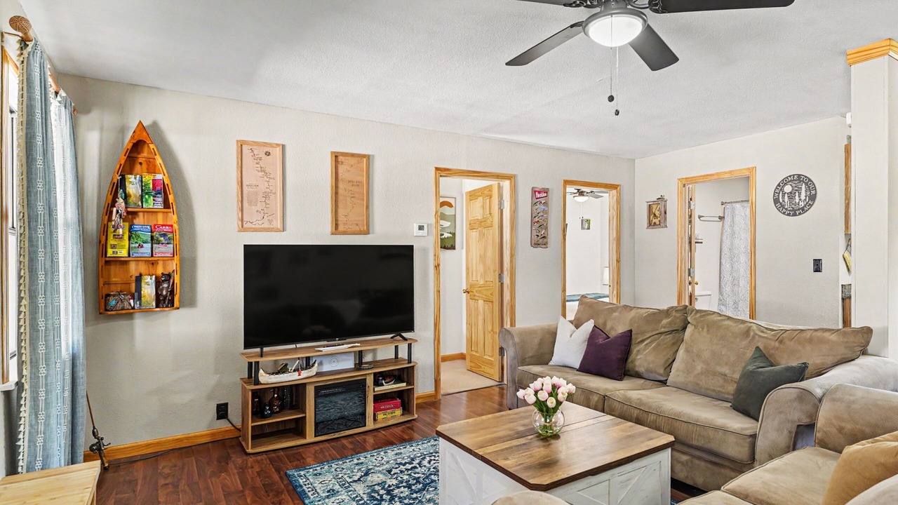 Photo of Livingroom in Eminence