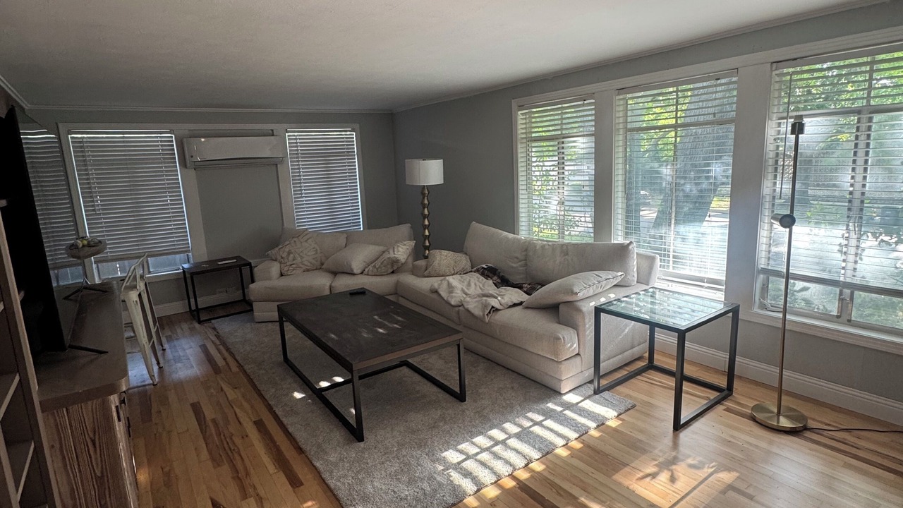Photo of Livingroom in Monticello
