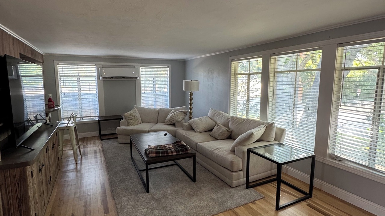 Photo of Livingroom in Monticello