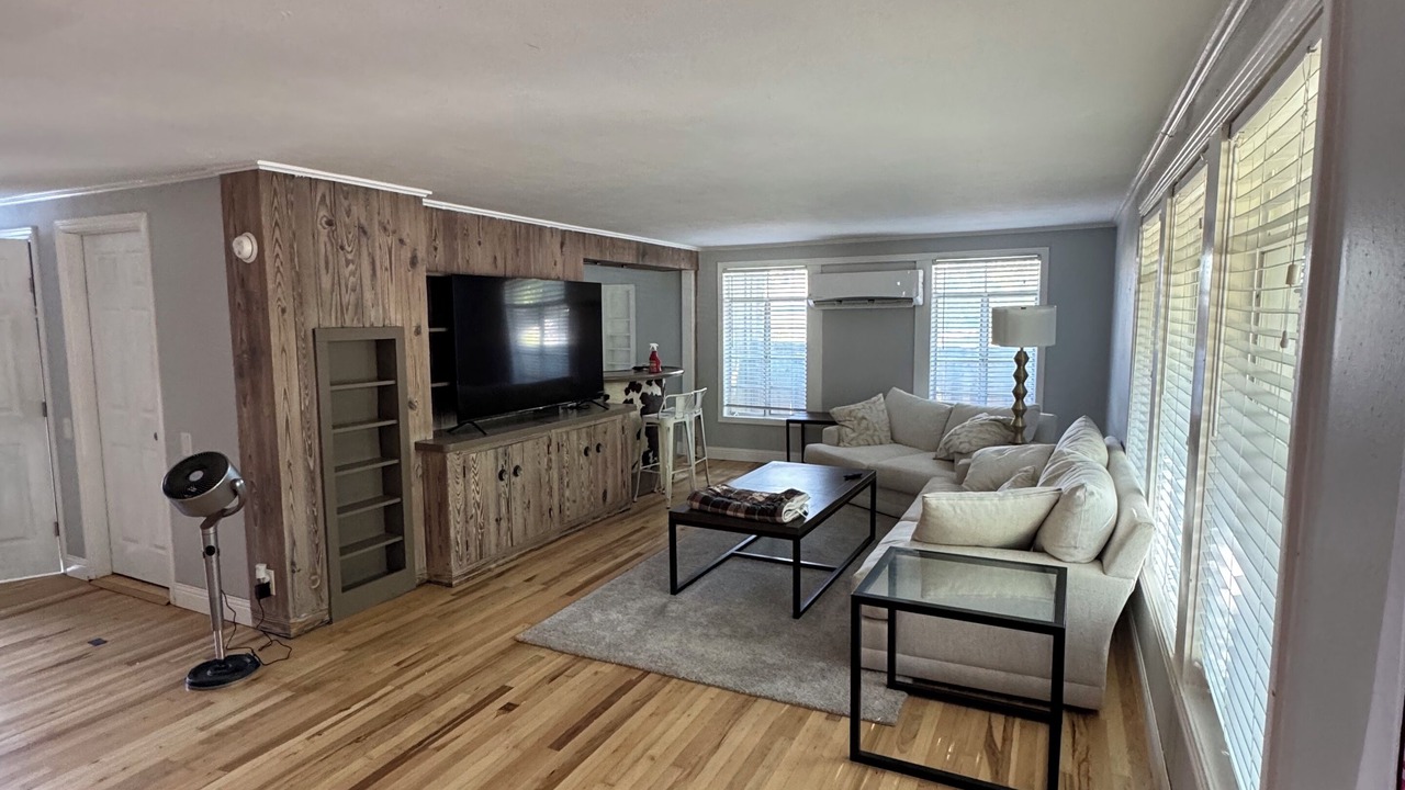 Photo of Livingroom in Monticello