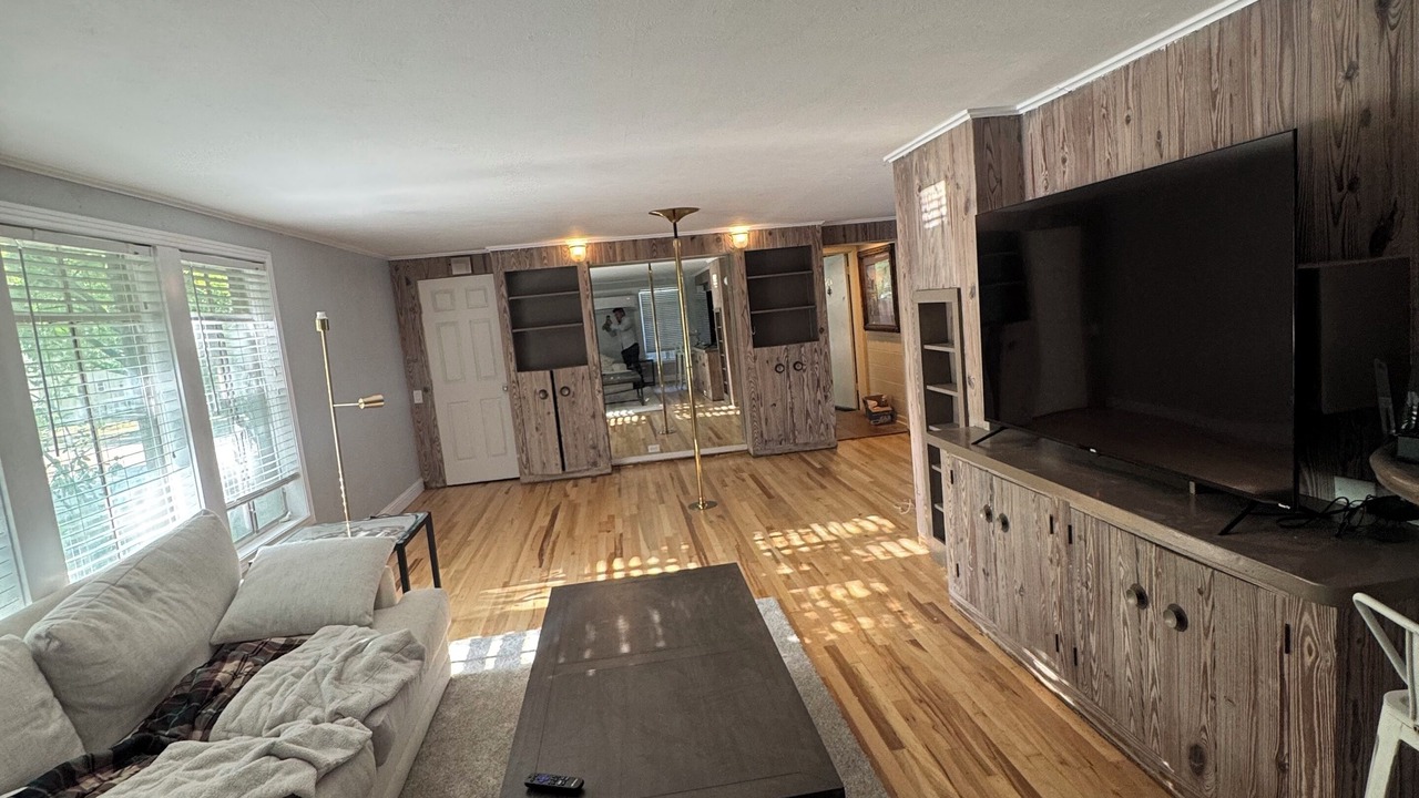 Photo of Livingroom in Monticello