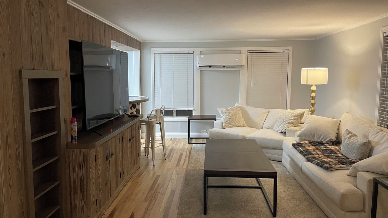 Photo of Livingroom in Monticello