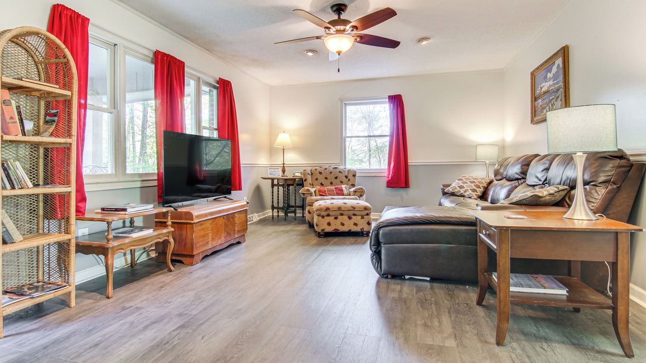 Photo of Livingroom in Pisgah Forest