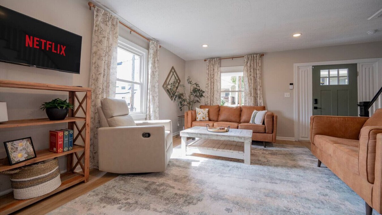 Photo of Livingroom in Madison Heights