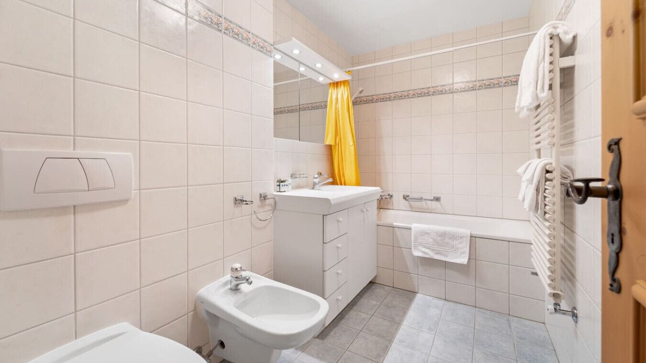 Photo of Bathroom in Madulain