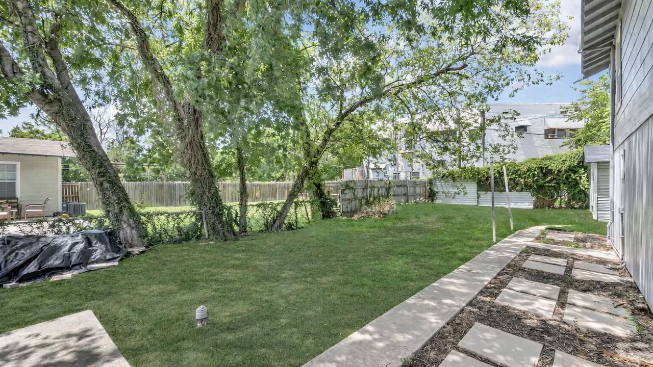 Photo of Outdoor in Woodlawn Lake