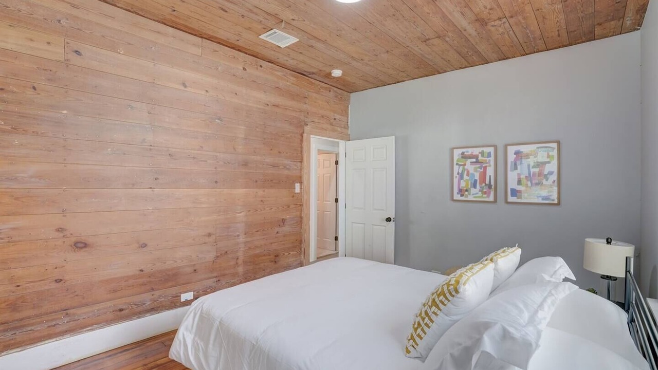 Photo of Bedroom in Woodlawn Lake
