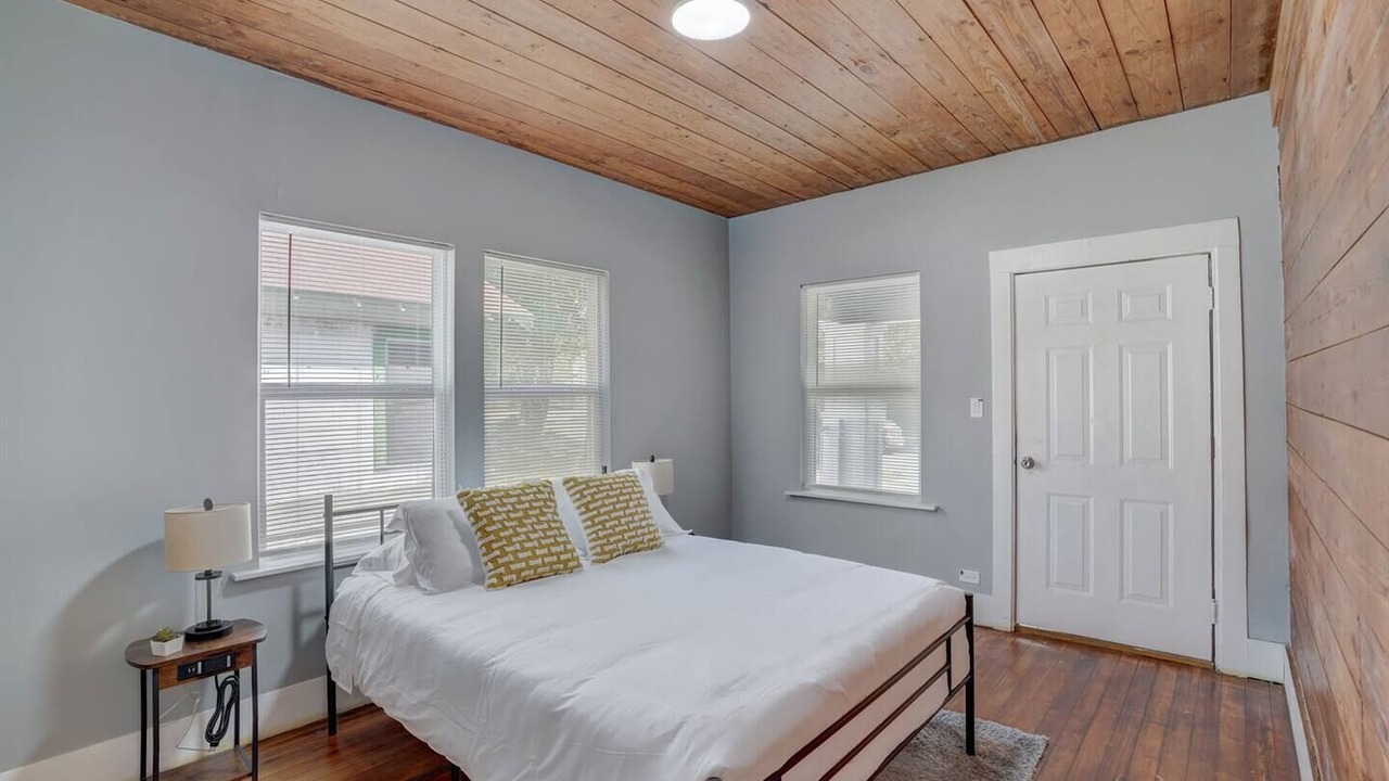 Photo of Bedroom in Woodlawn Lake