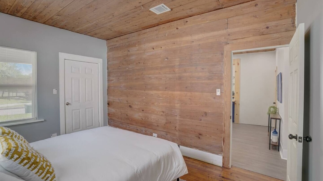 Photo of Bedroom in Woodlawn Lake