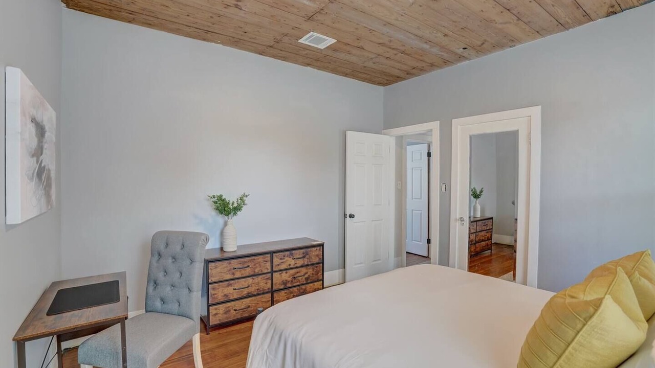 Photo of Bedroom in Woodlawn Lake