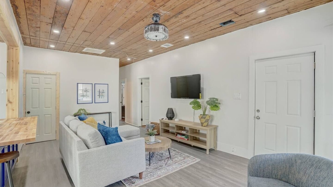 Photo of Livingroom in Woodlawn Lake