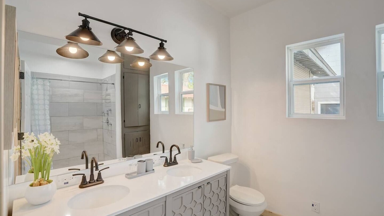 Photo of Bathroom in Woodlawn Lake