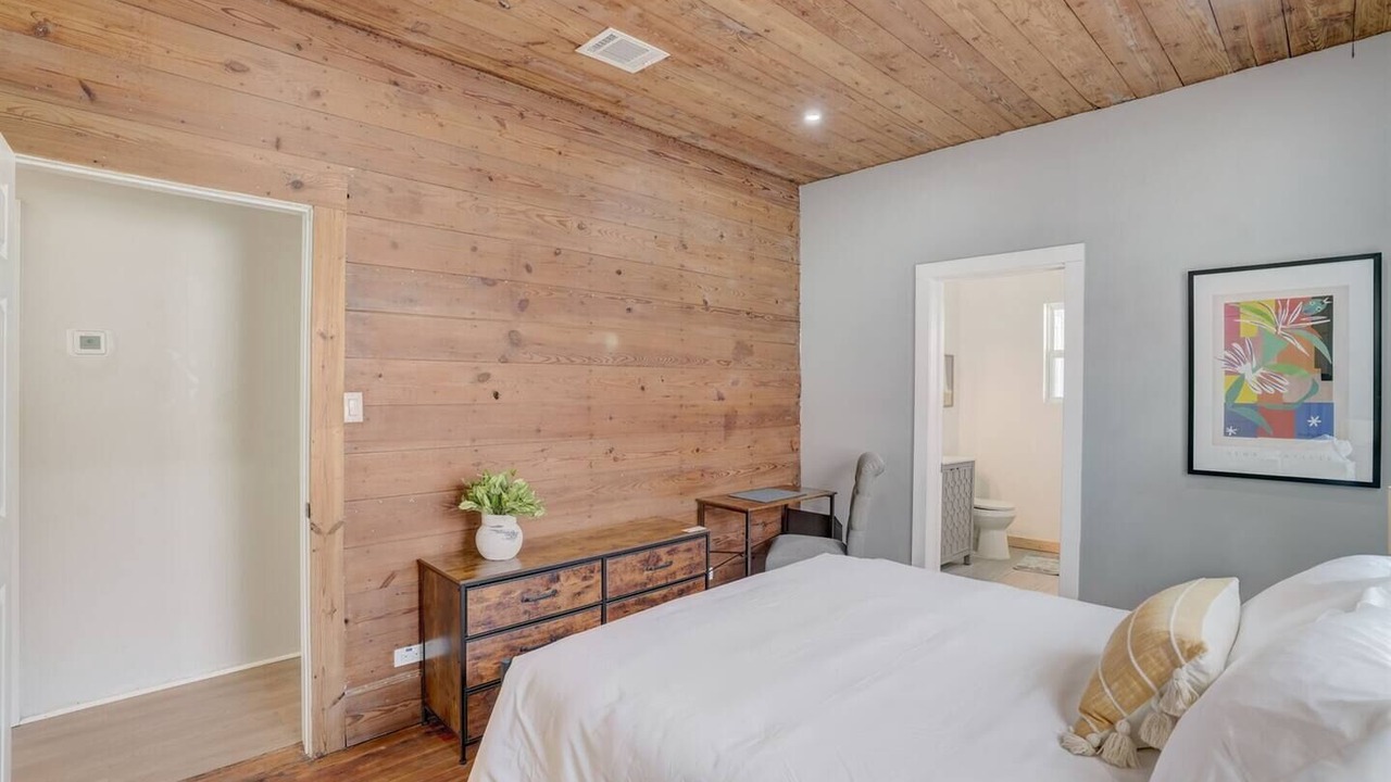 Photo of Bedroom in Woodlawn Lake