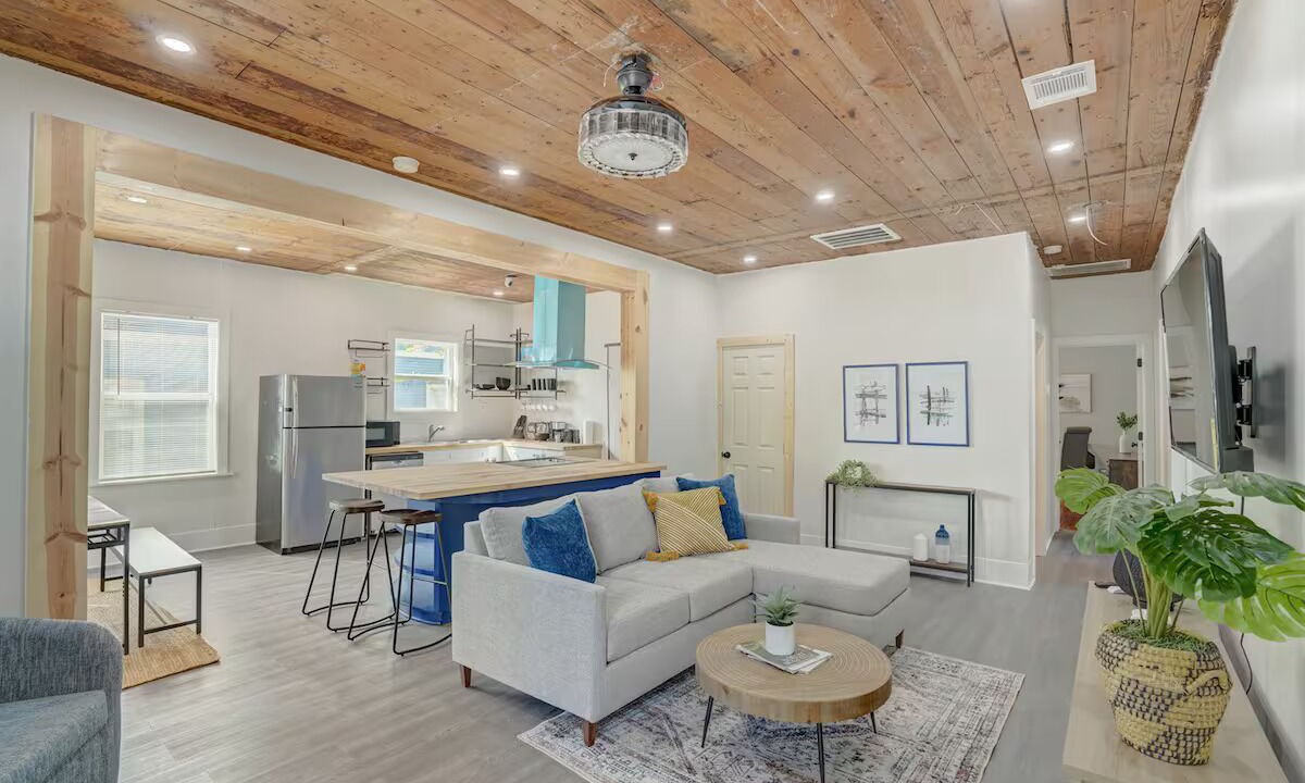 Photo of Livingroom in Woodlawn Lake