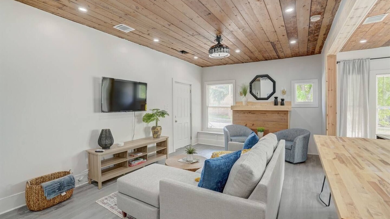 Photo of Livingroom in Woodlawn Lake