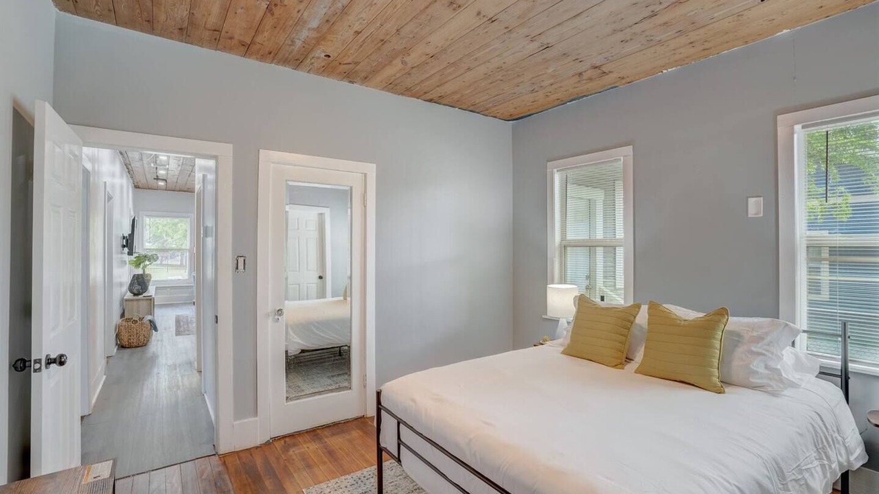 Photo of Bedroom in Woodlawn Lake