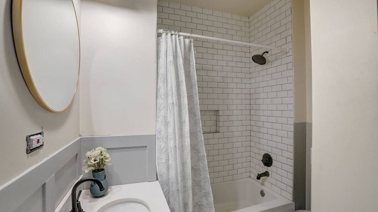 Photo of Bathroom in Woodlawn Lake