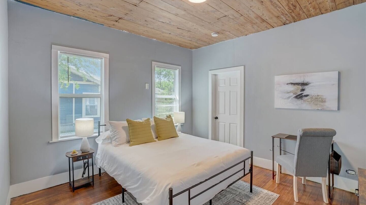 Photo of Bedroom in Woodlawn Lake