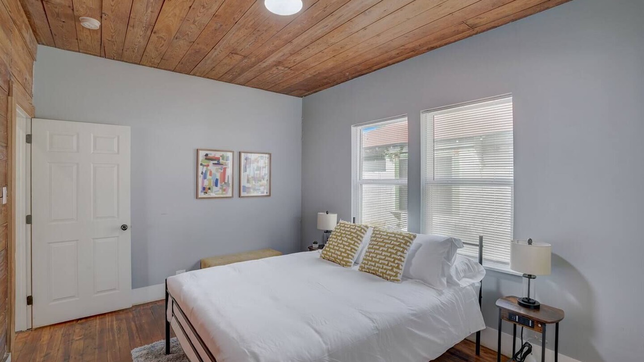 Photo of Bedroom in Woodlawn Lake