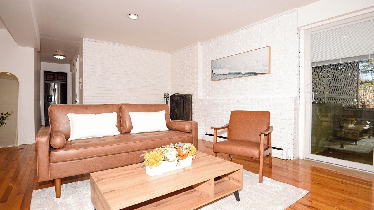 Photo of Livingroom in Commack