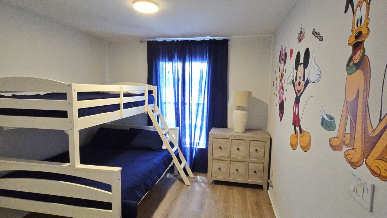 Photo of Bedroom in Lake Davenport Estates