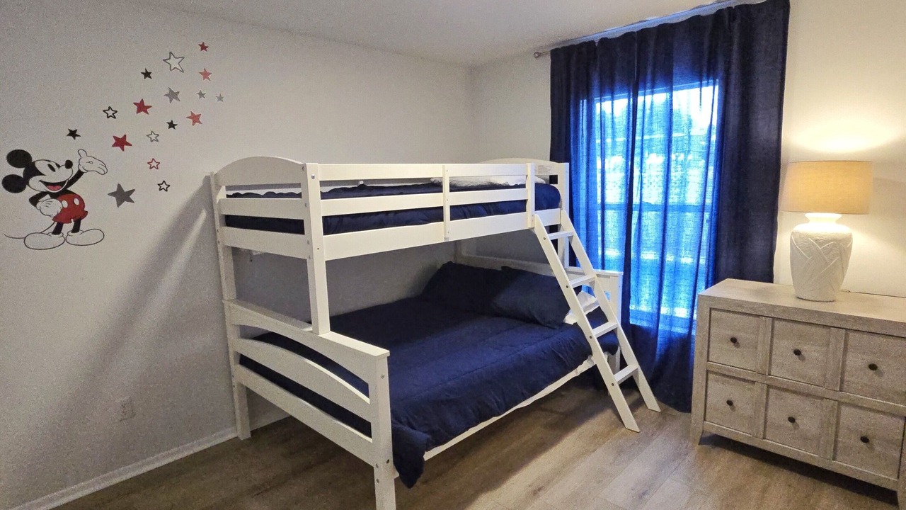 Photo of Bedroom in Lake Davenport Estates