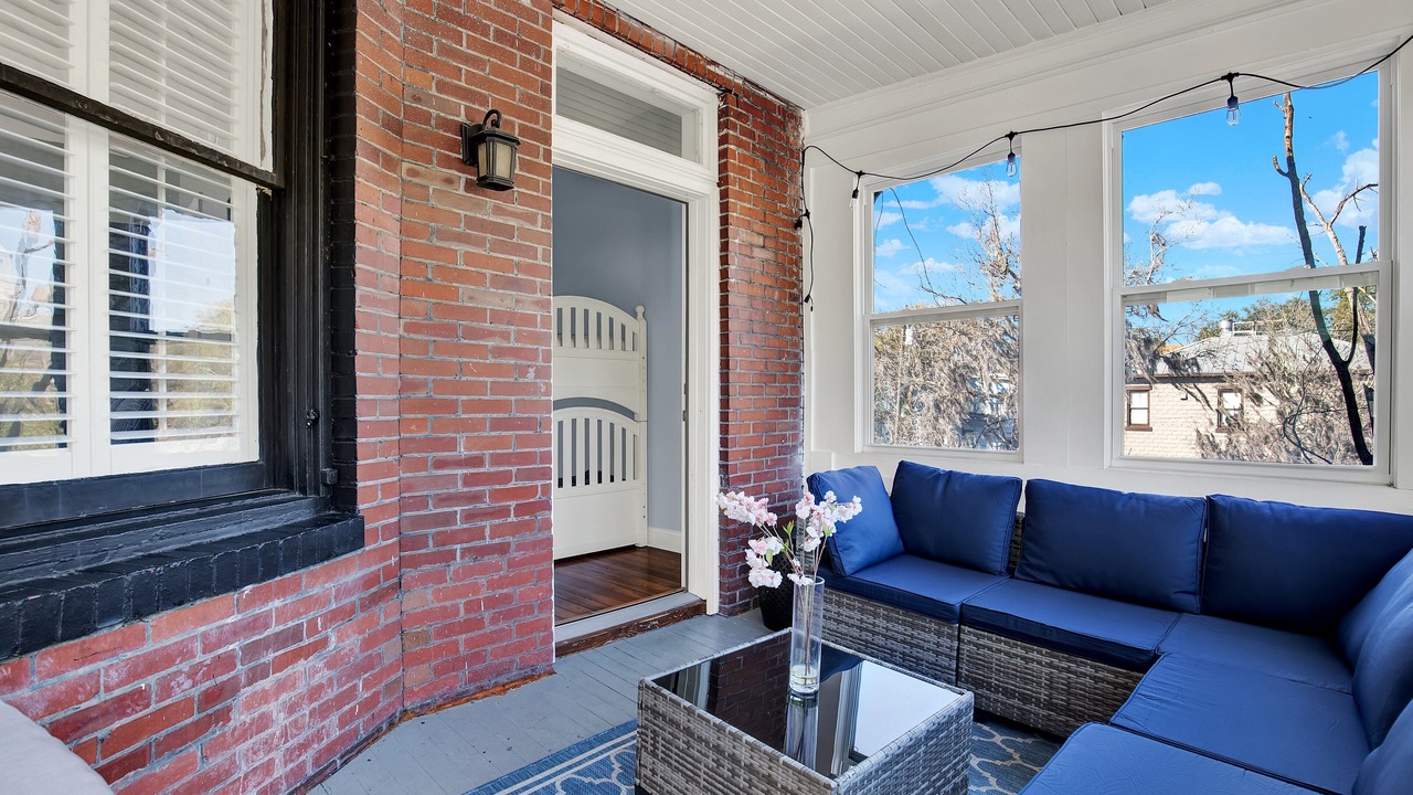 Photo of Patio Balcony in Metropolitan