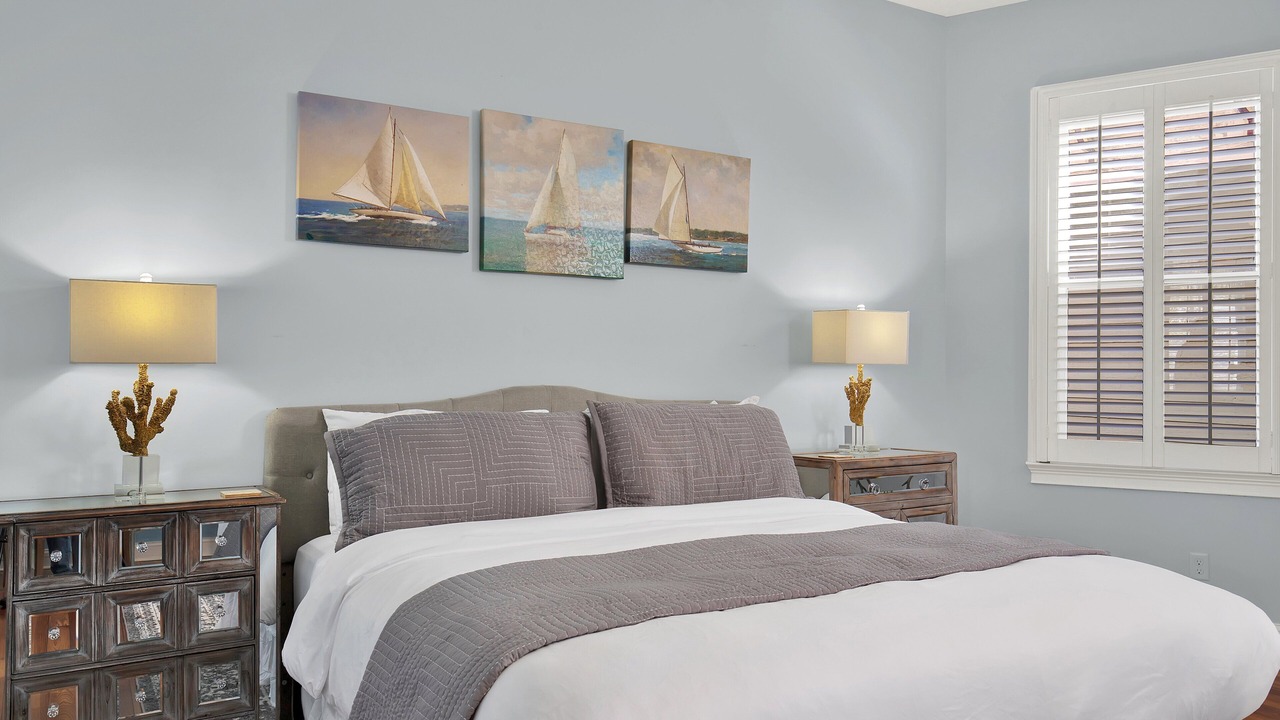 Photo of Bedroom in Metropolitan