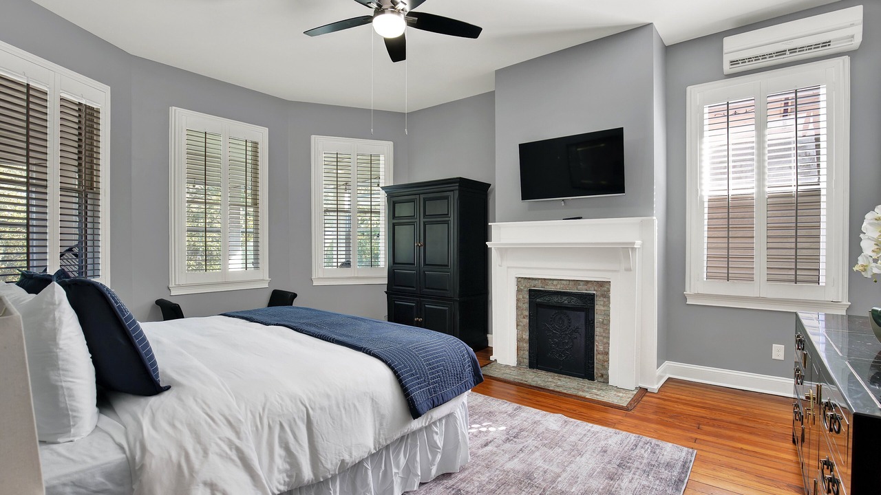 Photo of Bedroom in Metropolitan