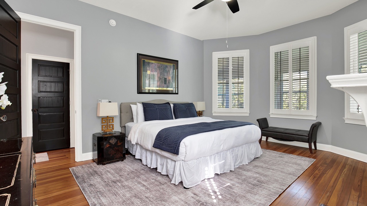 Photo of Bedroom in Metropolitan