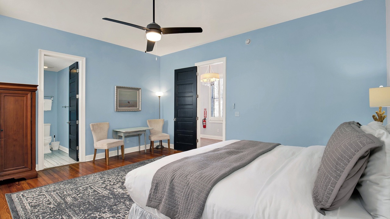 Photo of Bedroom in Metropolitan