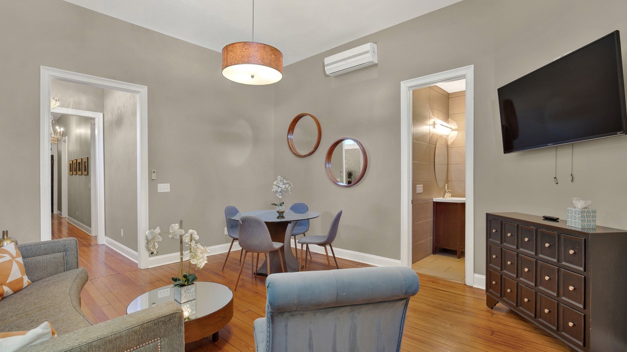 Photo of Livingroom in Thomas Square