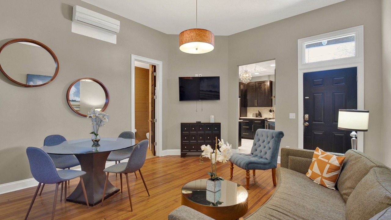 Photo of Livingroom in Thomas Square