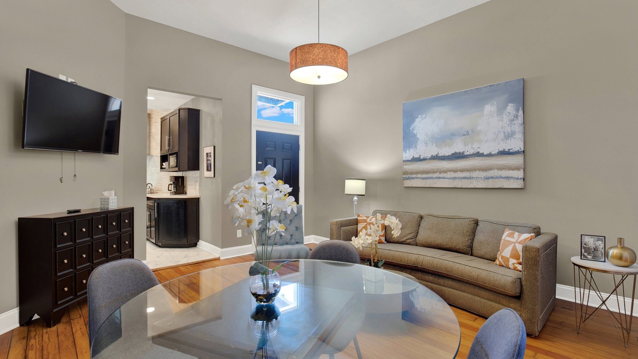 Photo of Livingroom in Thomas Square