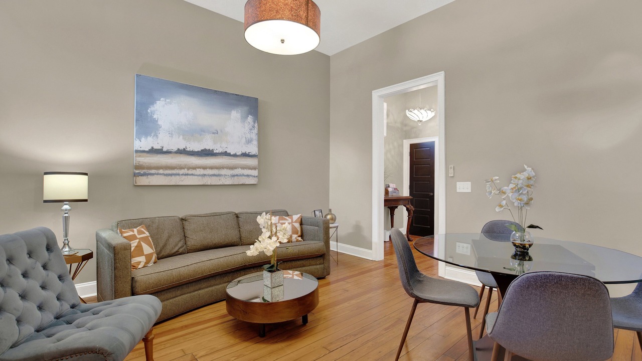 Photo of Livingroom in Thomas Square