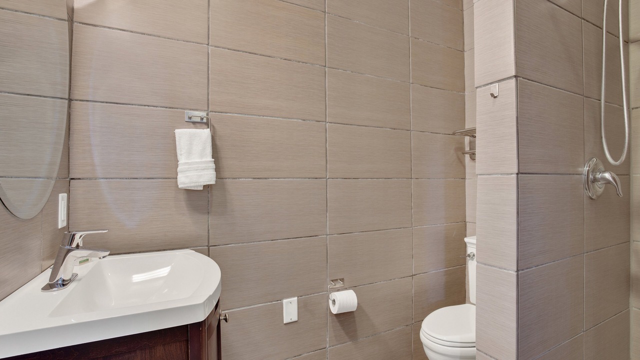 Photo of Bathroom in Thomas Square