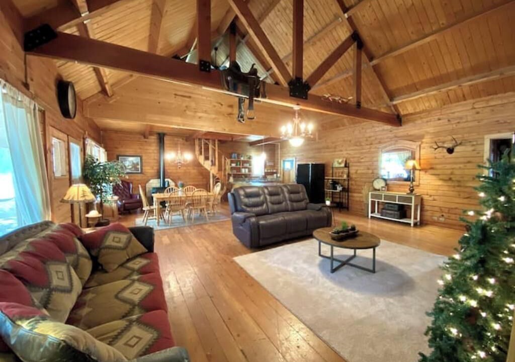 Photo of Livingroom in Ririe