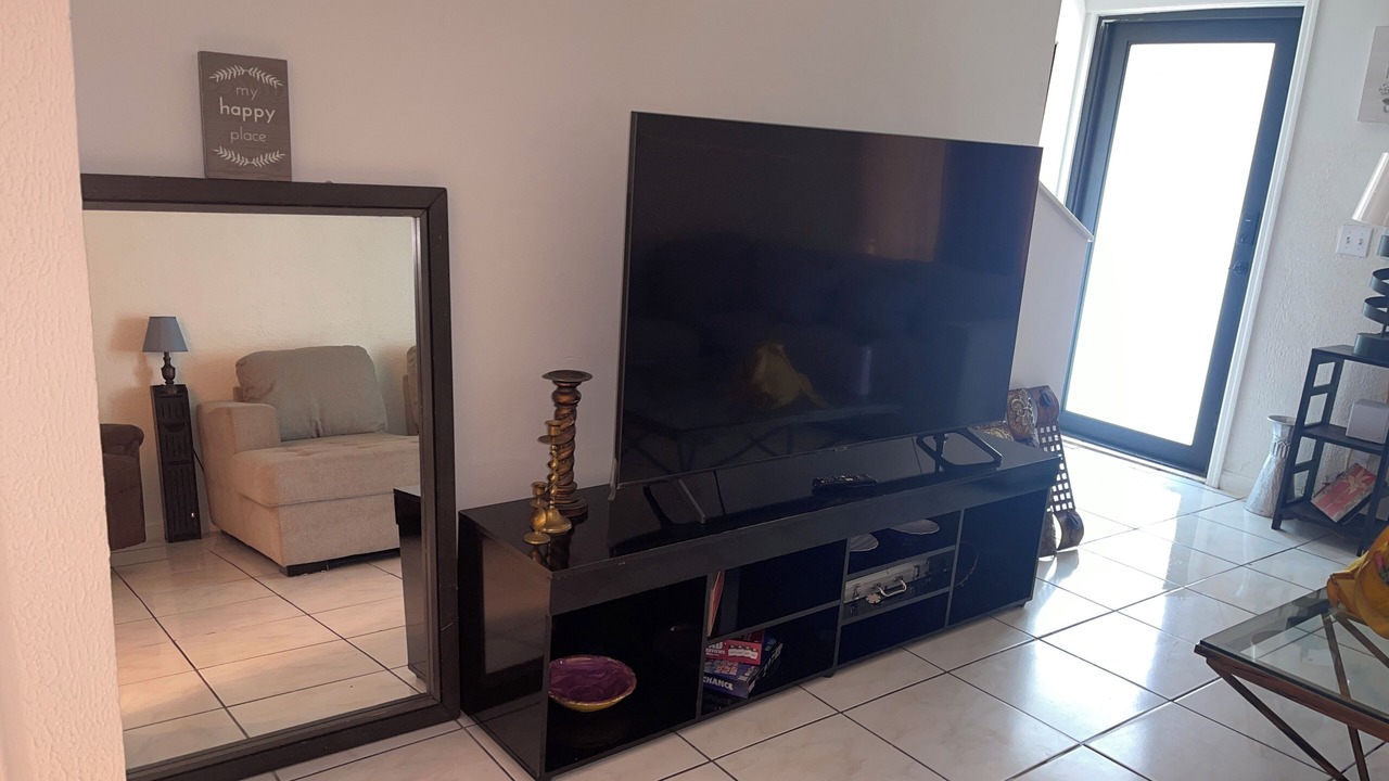 Photo of Livingroom in Lauderhill
