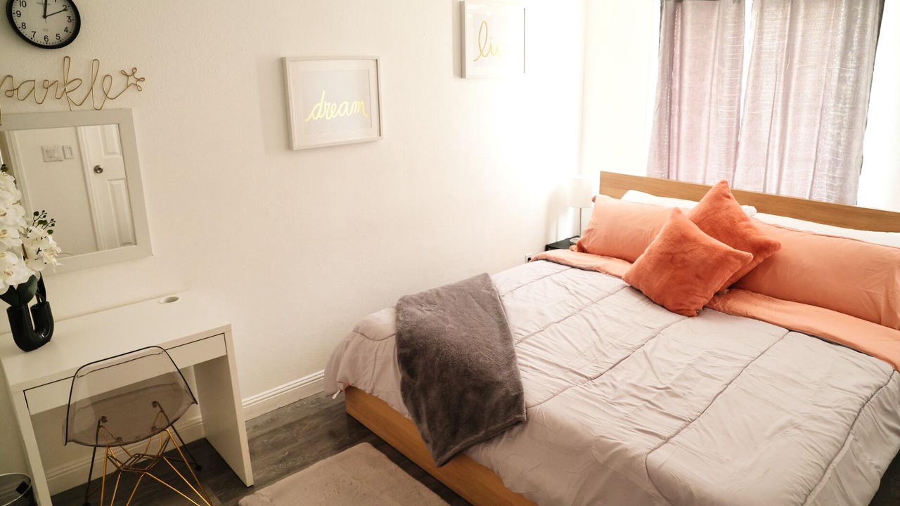 Photo of Bedroom in Gateway District