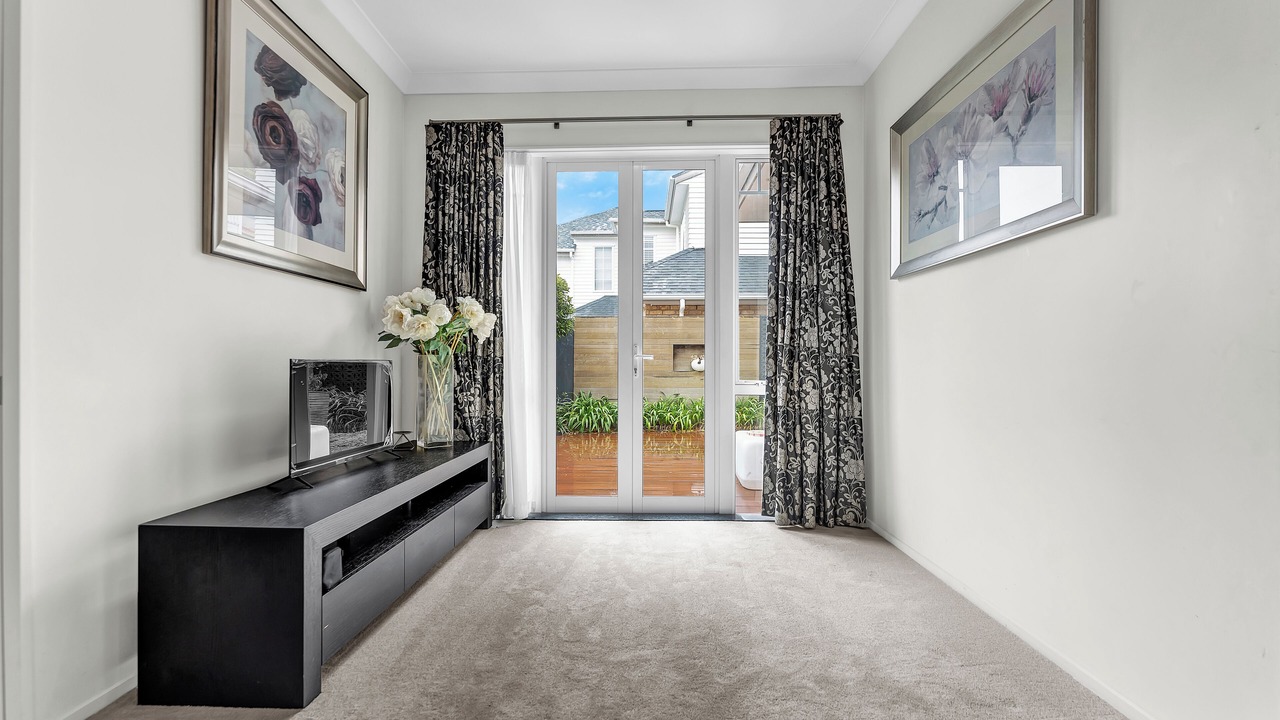 Photo of Livingroom in Epsom