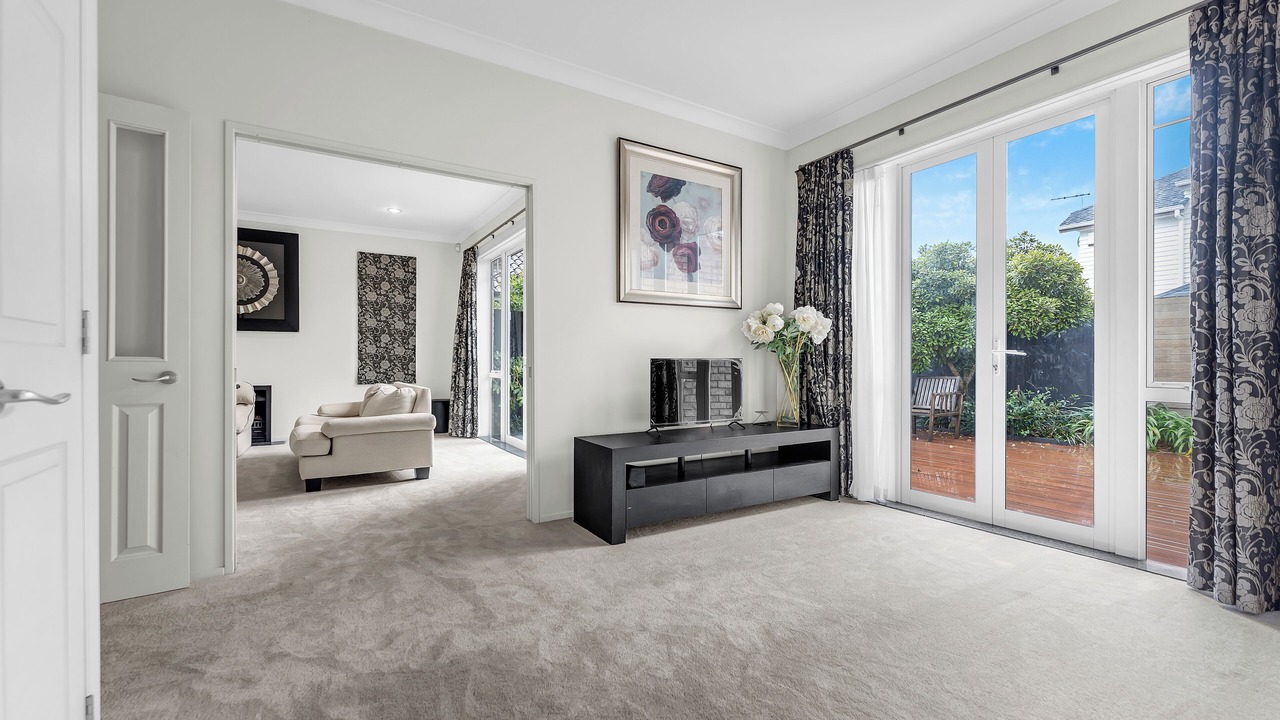 Photo of Livingroom in Epsom