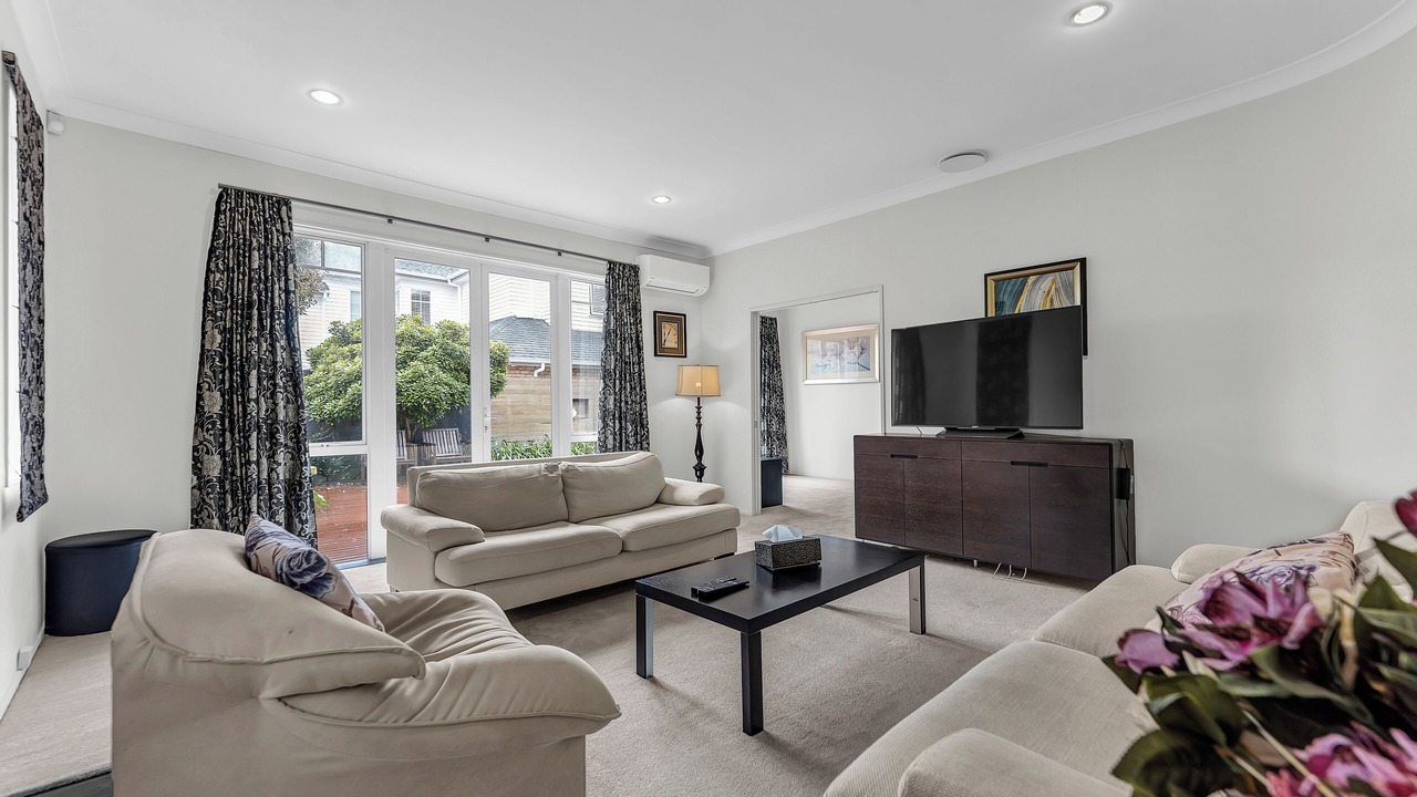 Photo of Livingroom in Epsom