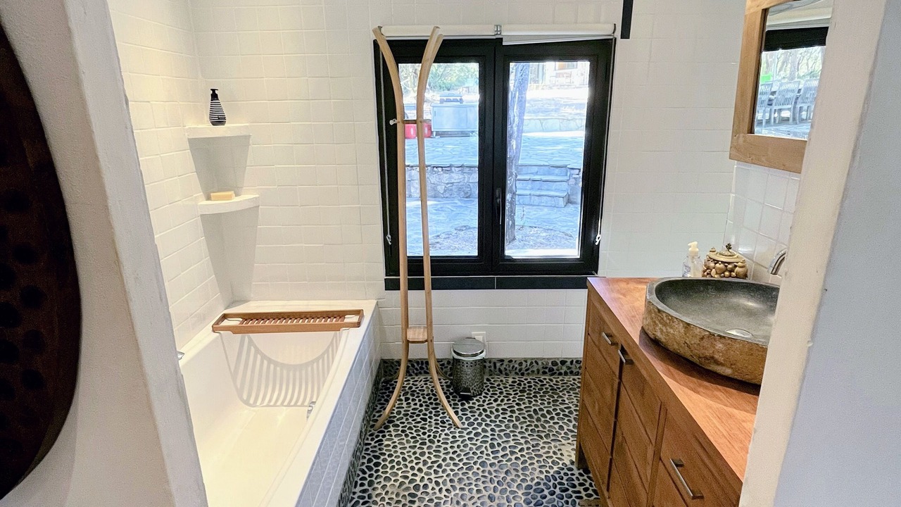 Photo of Bathroom in Grand Valinco