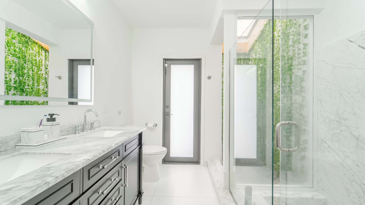 Photo of Bathroom in Imperial Point