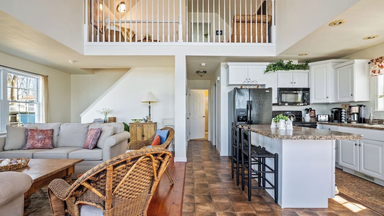 Photo of Others in Cayuga