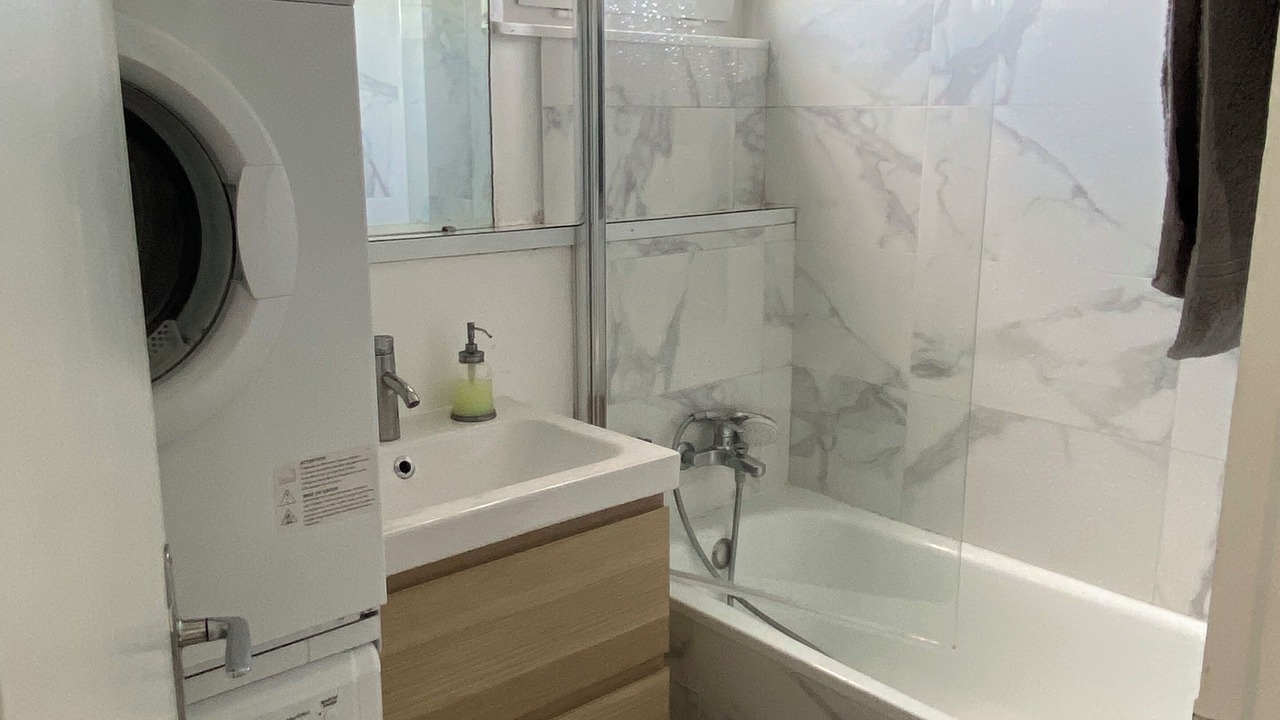 Photo of Bathroom in Le Plessis-Robinson