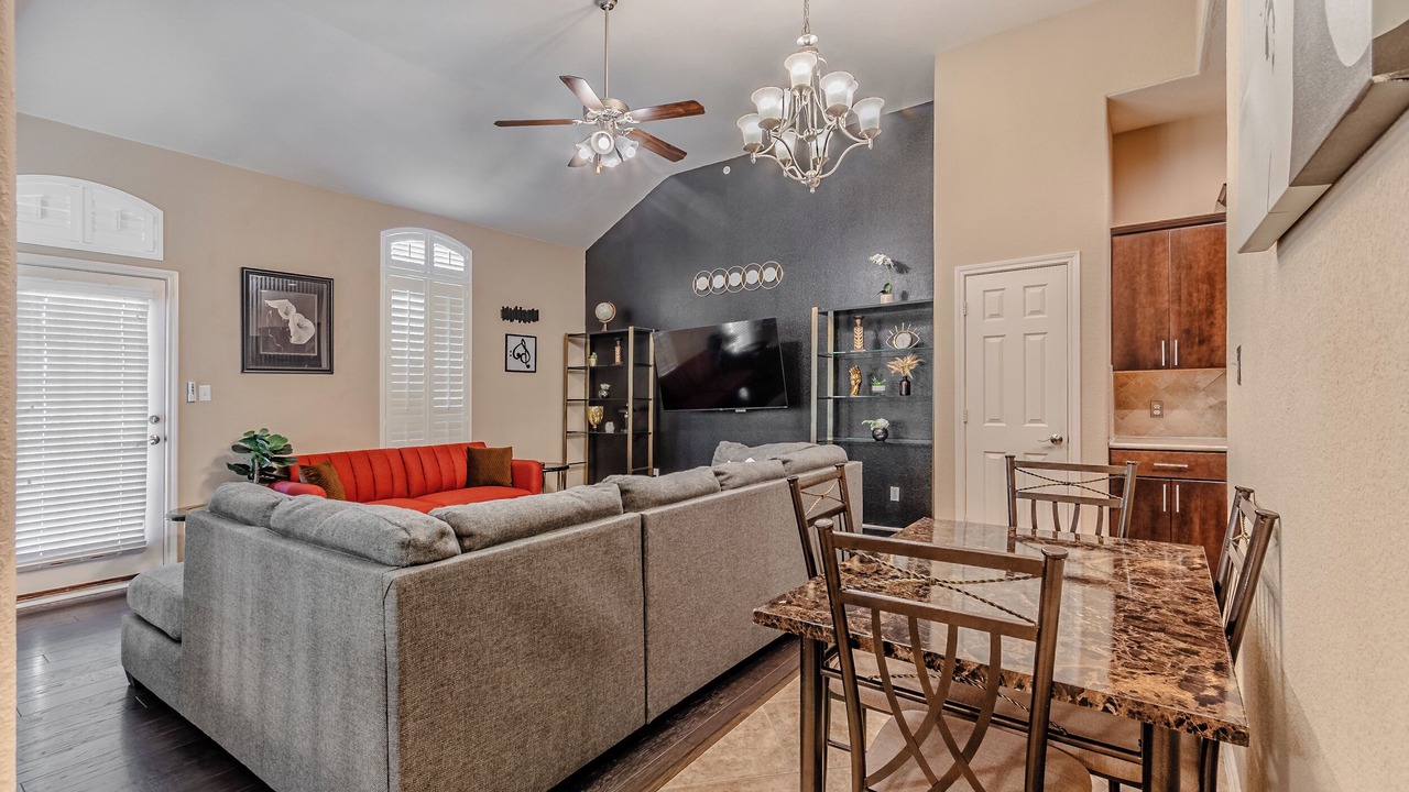 Photo of Livingroom in The Colony