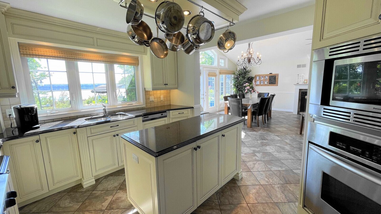 Photo of Kitchen in Head Lake