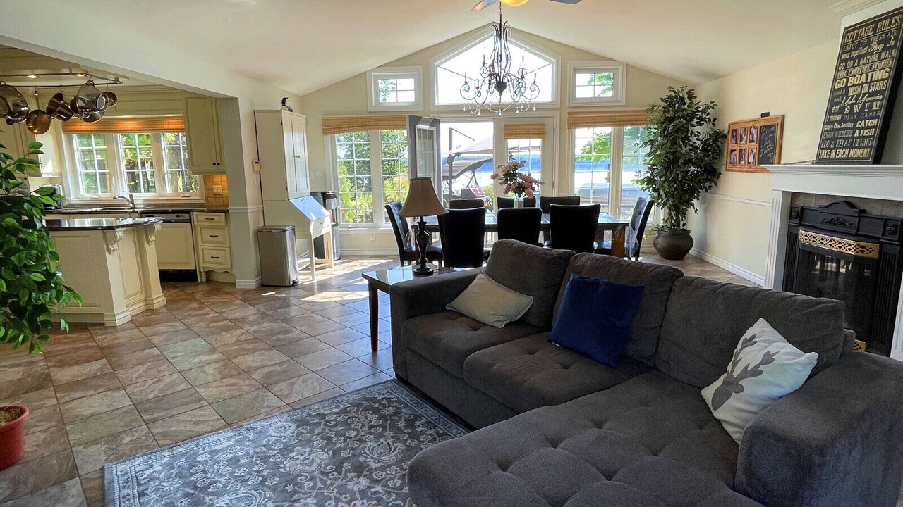 Photo of Livingroom in Head Lake
