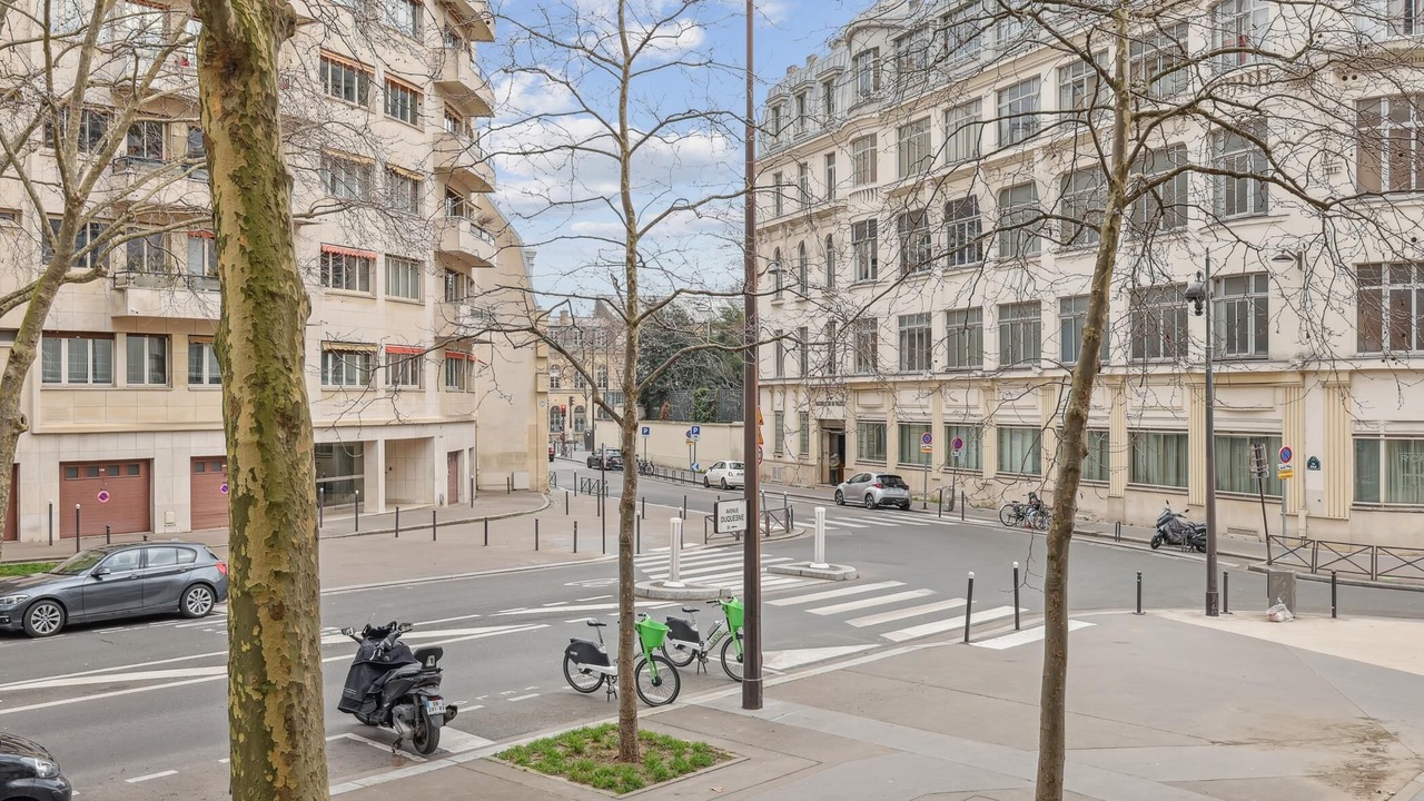Photo of Others in Quartier de l'Ecole-Militaire